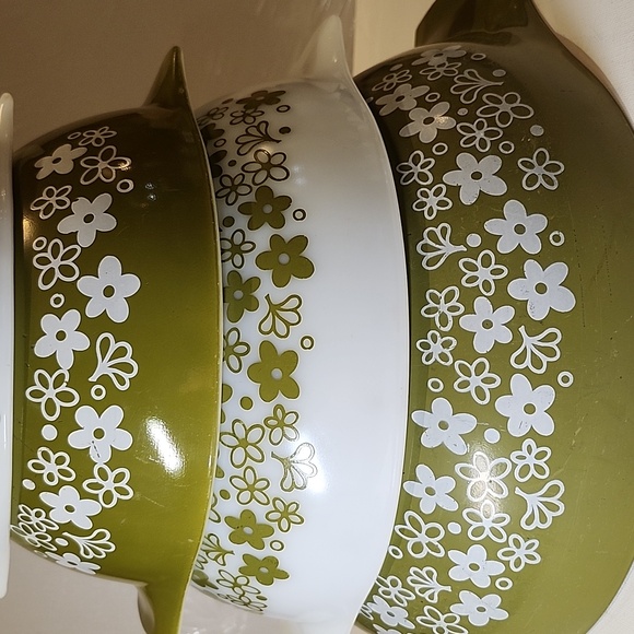 Vintage Pyrex primary Avocado color Cinderella nesting mixing bowl 444-4qt … - Picture 2 of 10